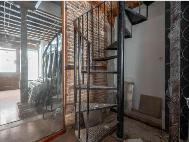 VENTA DE CASA CON NEGOCIO EN PLENO CENTRO DE GRANADA BIB RAMBLA