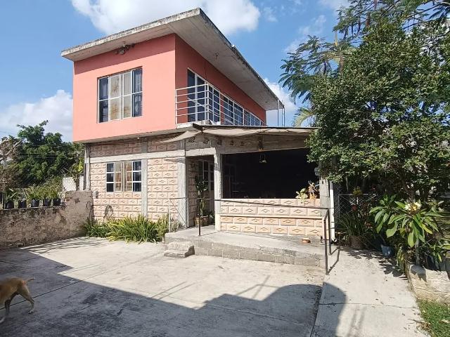 VENTA DE CASA CON POZO Y AMPLIO JARDIN. $ 1´410,000