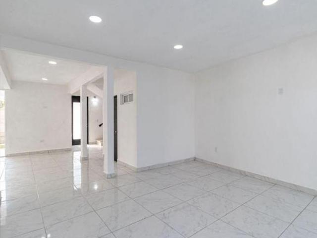 Venta de Casa con Roof Garden, Las Fincas, Jiutepec