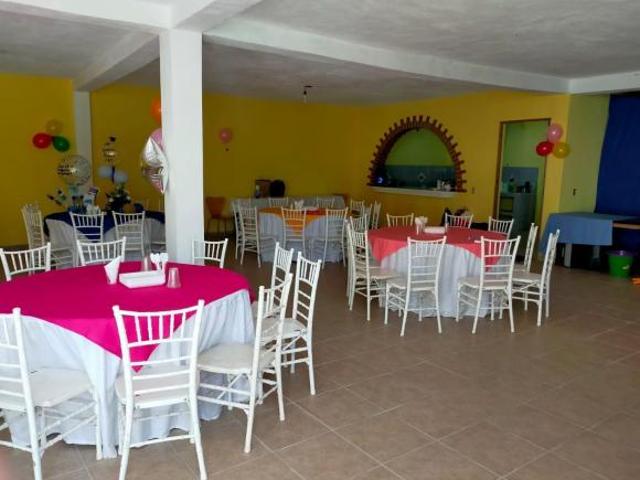 Venta de casa con salon de fiestas de regalo en tulancingo hidalgo
