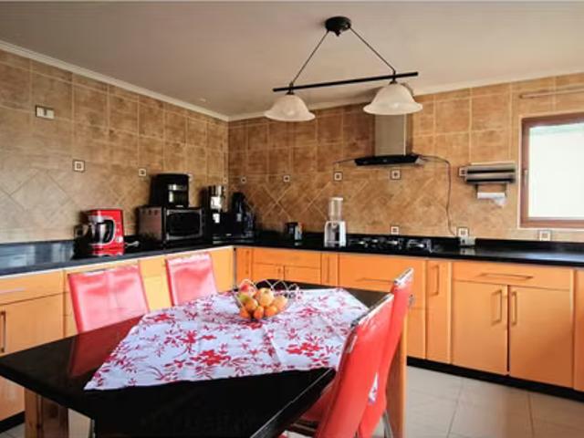 Venta de casa de cuatro dormitorios, en zona centro de Quillota. 278 M$ | 4 dormitorios por 278000. 00 en Quillota