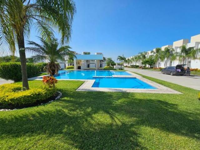 Venta de Casa de descanso amueblada en Condominio con Laguna Artificia