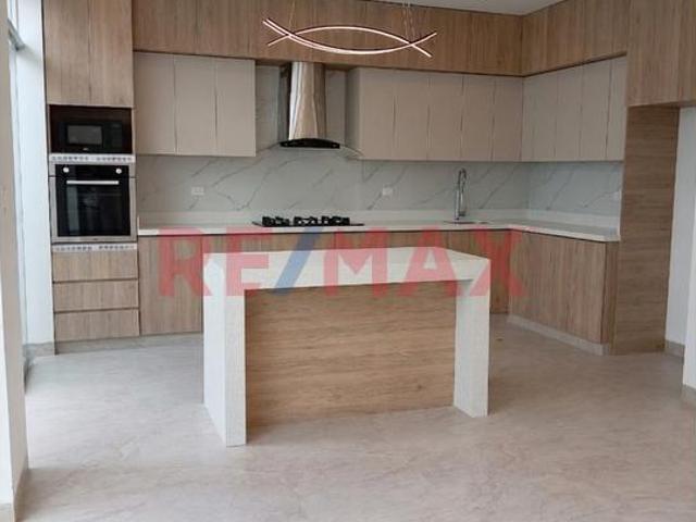 Venta De Casa De Estreno Frente A Parque/ 5 Habitaciones, En Miraflores Country Club, Castilla, Piura