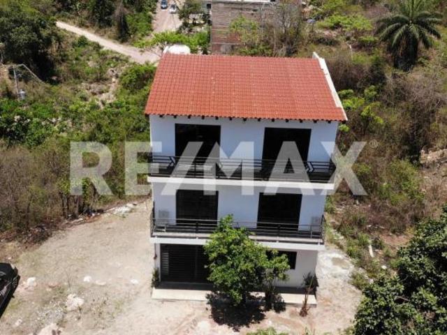 Venta de Casa de Inversión nueva con 3 Unidades Independientes, Alberca y Vista a la Bahía en Puerto