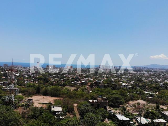 Venta de Casa de Inversión nueva con 3 Unidades Independientes, Alberca y Vista a la Bahía en Puerto Vallarta AirBnB Renta Vacacional Inversion cerca a Zona Dorada Hotelera | For Sale new Investment Property with 3 Independent Living Units, Pool and Bay Views in Puerto Vallarta AirBnB Vacation Rental Income Investment close to Touristic Golden Zone | Puerto Vallarta Bay View Home for Sale | 3 Levels | Airbnb & Rental Income Investment | High Appreciation Potential