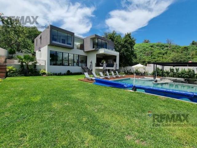 Venta de casa de lujo con alberca en Tequesquitengo, Morelos…Clave 6029