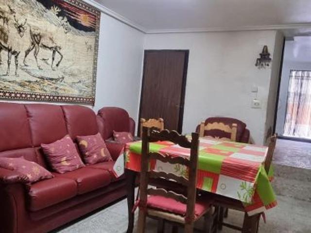Venta de casa de pueblo en Lumpiaque