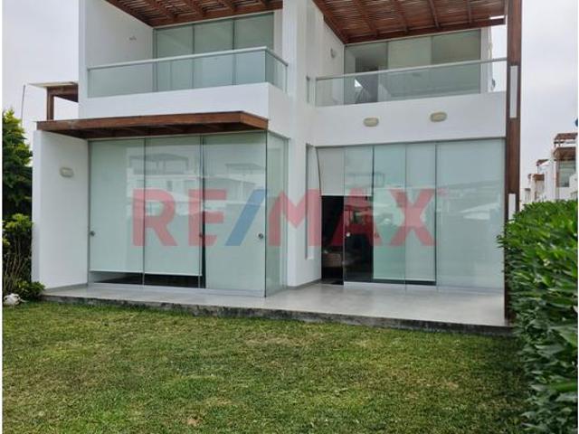 Venta De Casa De Playa En Condominio Mikonos Con 2 Estacionamientos