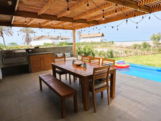 venta de casa de playa en primera fila en Chincha
