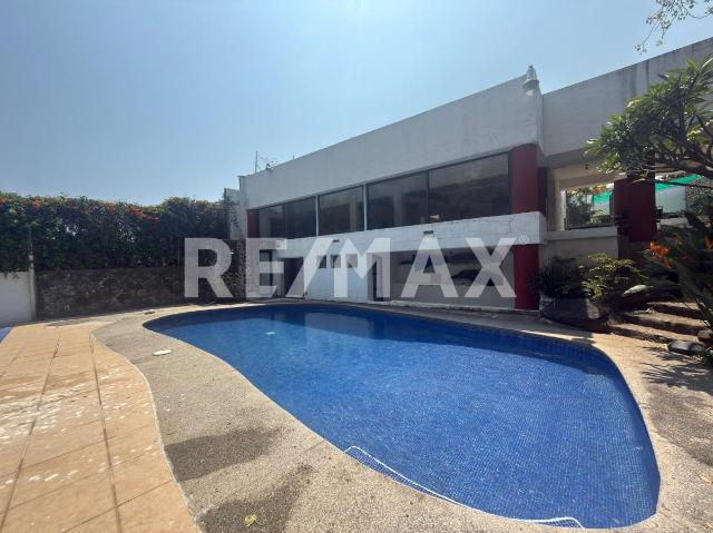 Venta de Casa de un nivel rodeada de naturaleza y privacidad, Col Tetela del Monte, Cuernavaca, Morelos. Clave 6209