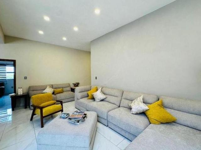 VENTA DE CASA DE UN PISO EN BOSQUES DEL REFUGIO ZONA NORTE