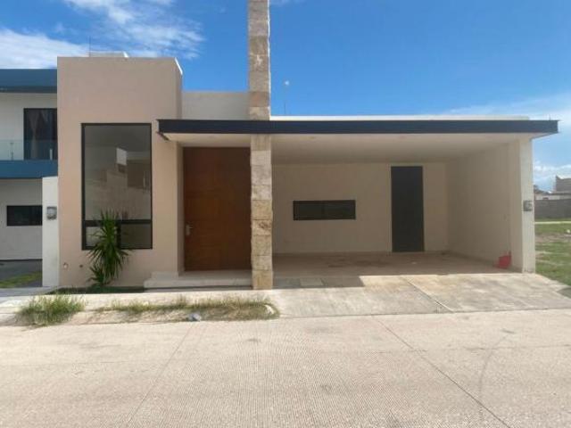 VENTA DE CASA DE UN PISO, EN RESIDENCIAL PRIVADO ZONA MEZQUITAL, DURANGO, DGO