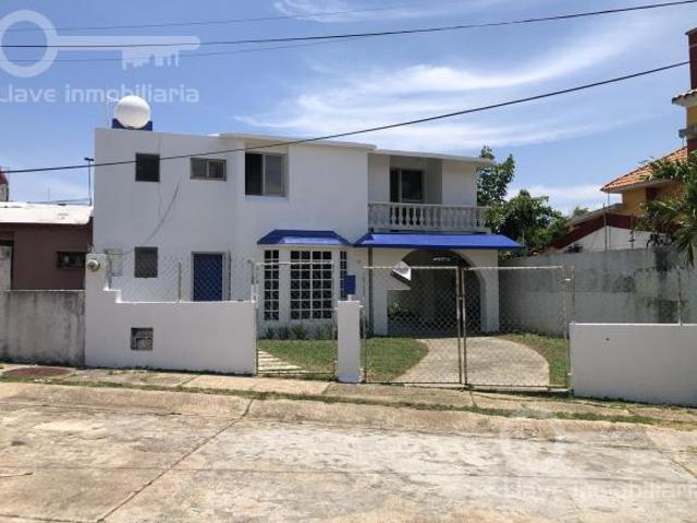 Venta de casa de 2 niveles y 3 habitaciones en calle Aguacates, Col. Rabón Grande, Coatzacoalcos, V