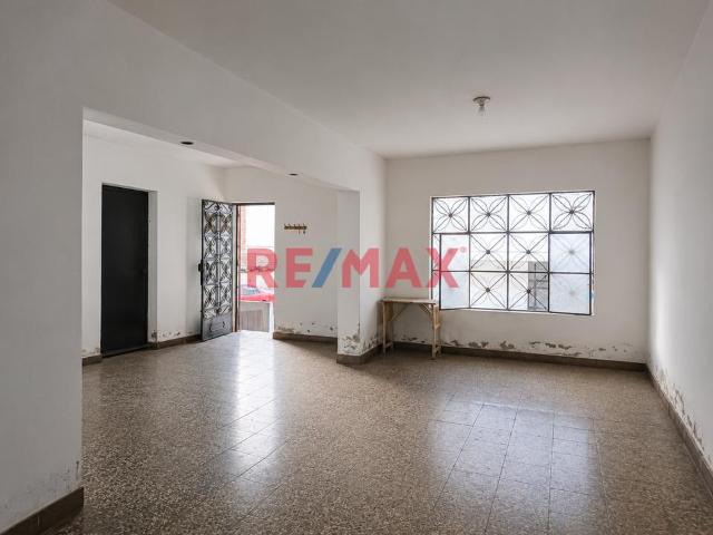 Venta De Casa De 2 Pisos En Collique – Precio De Remate