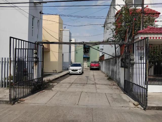 VENTA DE CASA DE 2 PLANTAS CON 2 RECAMARAS EN LA COLONIA, CAZONES