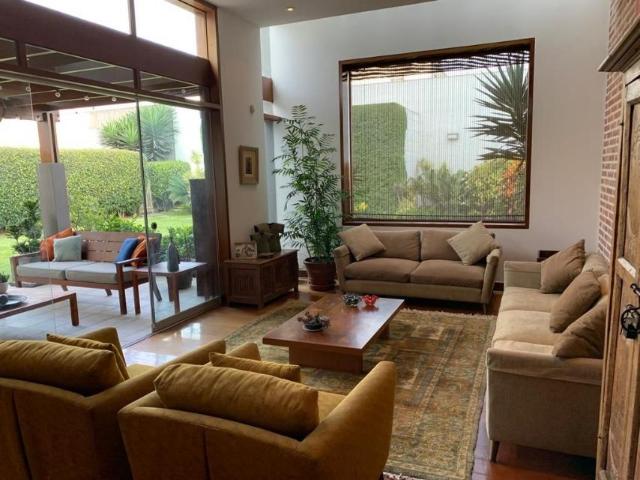 VENTA DE CASA DE 3 DORMITORIOS EN LA URB. EL DERBY