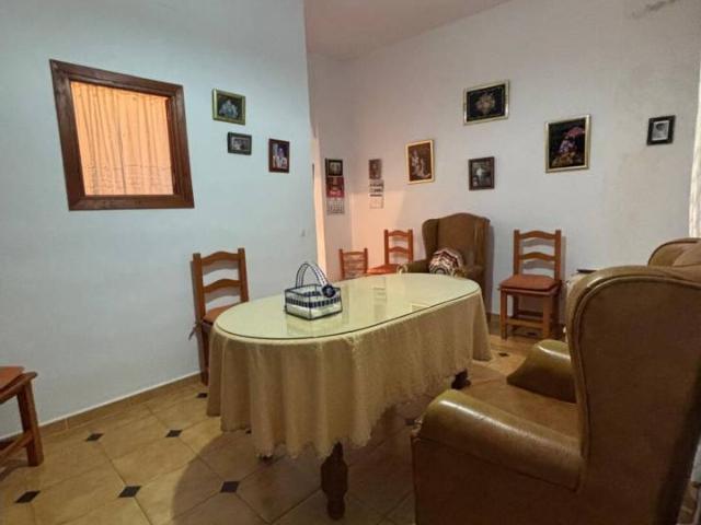 Venta de casa de 3 dormitorios y 1 baño con almaceén