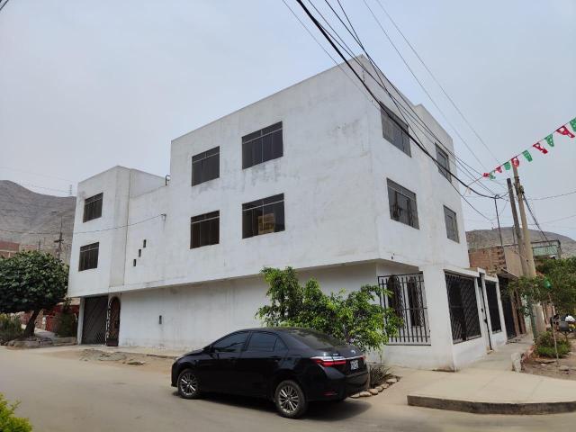Venta de Casa de 3 pisos en Urb, Las Terrazas de Caraponguillo