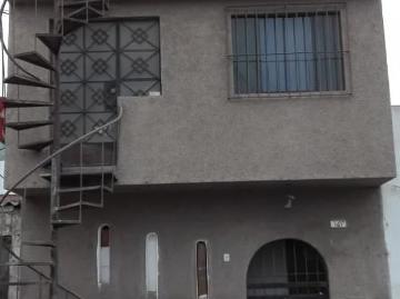 Venta de casa de 3 pisos en vmt