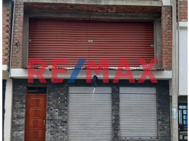 Venta De Casa De 3 Pisos, Frente A Parque Av. Ancash Huaraz