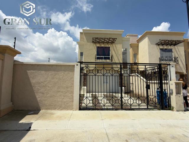 Venta de Casa de 3 Recámaras en Esquina en Privada Calabria Qvalta Residencial Pachuca