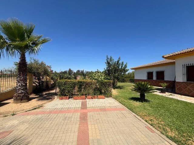 Venta de casa de 4 dormitorios y 2 baños con piscina y almacén