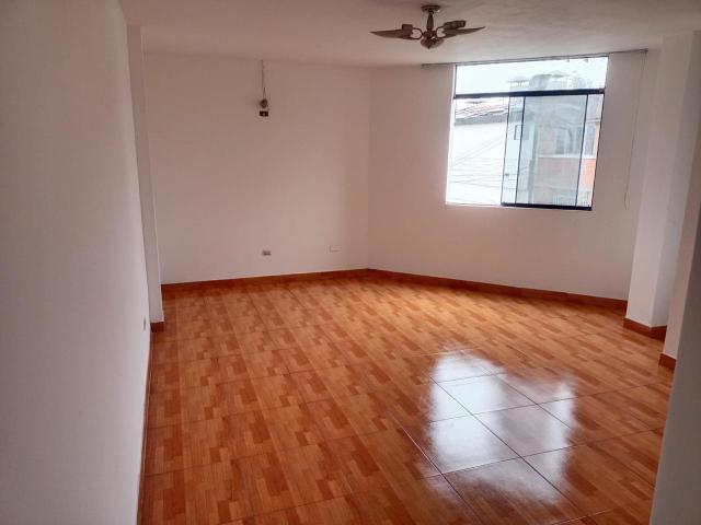 Venta de Casa de 4 pisos con dos locales comerciales