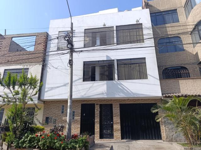 VENTA DE CASA DE 4 PISOS CON ESCALERA INDEPENDIENTE