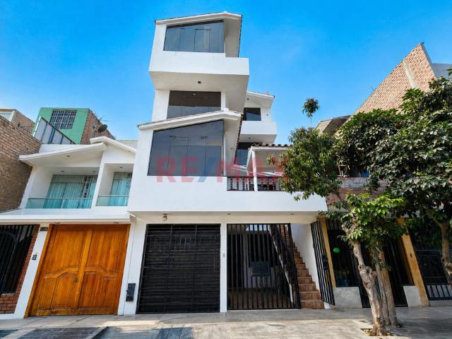 Venta De Casa De 4 Pisos Con Local Y Alto Potencial De Renta En Vipol De Naranjal, San Martín De Porres