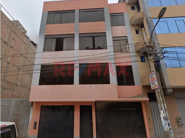 Venta De Casa De 4 Pisos Con Terraza Y Cochera En Ate