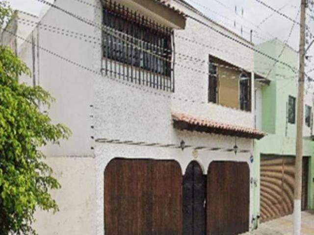 Venta de Casa de 4 recamaras en León, Gto