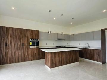 Venta de casa de 4 recámaras zona Lomas de Angelópolis 2, San Andrés Cholula
