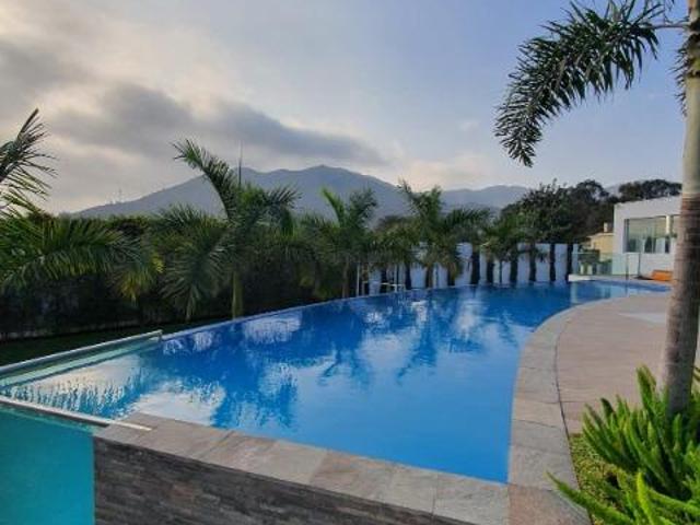 VENTA DE CASA DE 8 DORMITORIOS EN LA PLANICIE