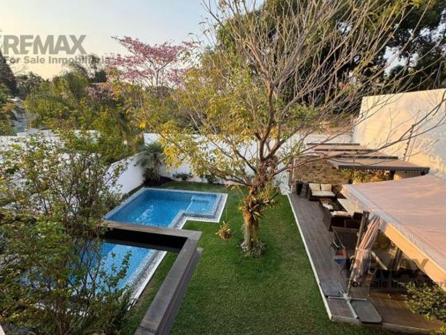 Venta de casa dentro de fraccionamiento en Acapatzingo, Cuernavaca, Morelos…Clave 6136