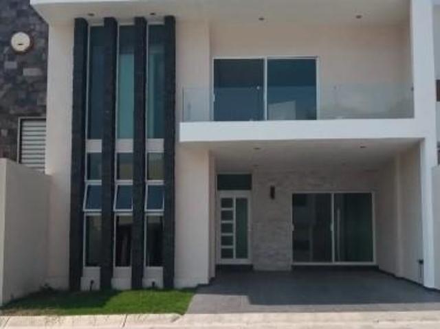 VENTA DE CASA DENTRO DE FRACCIONAMIENTO EN JIUTEPEC