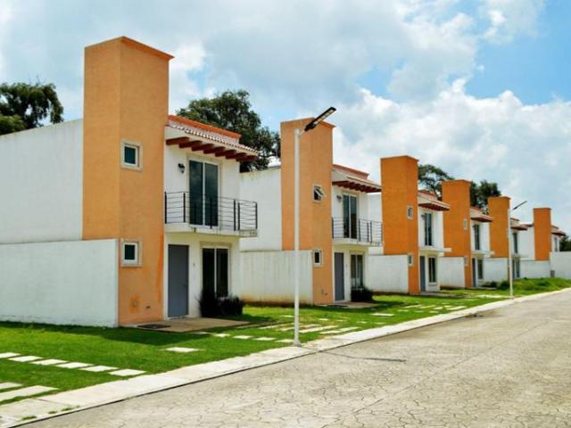 VENTA DE CASA DENTRO DE FRACCIONAMIENTO EN SAN ANTONIO XONACATL?N