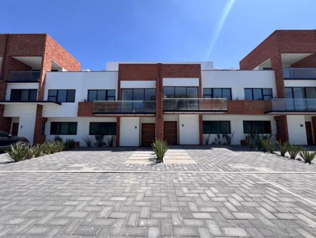 VENTA DE CASA DENTRO DE FRACCIONAMIENTO EN SANTA MAR?A MAGDALENA OCOTITLAN EN METEPEC