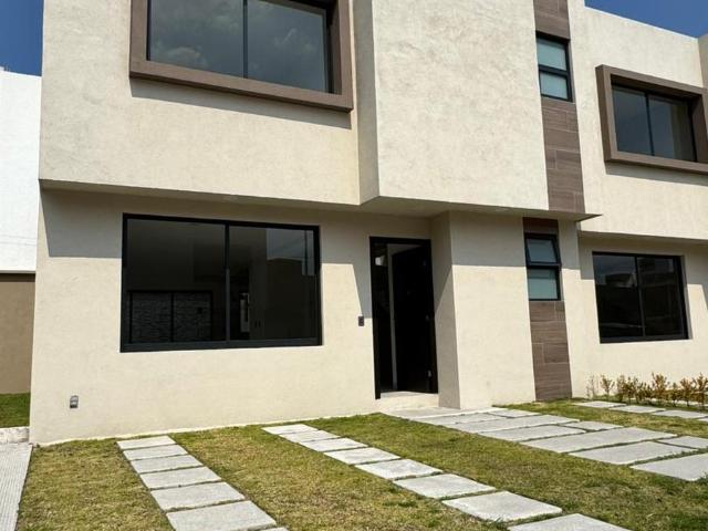 VENTA DE CASA DENTRO DE FRACCIONAMIENTO EN TOLUCA