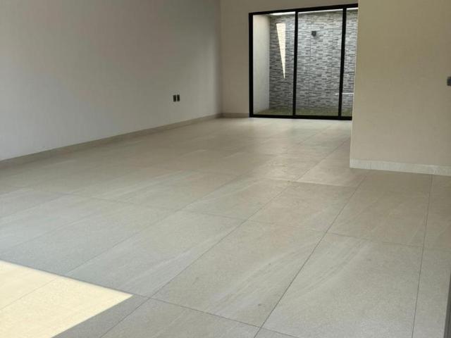 VENTA DE CASA DENTRO DE FRACCIONAMIENTO EN TOLUCA