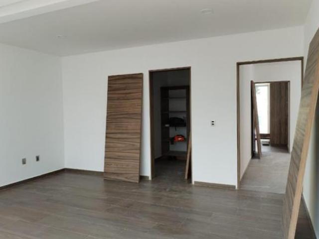 VENTA DE CASA DENTRO DE PRIVADA EN AVENIDA CAMINO REAL EN METEPEC