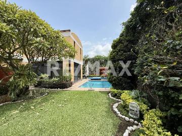 Venta de casa dentro del Fracc. Las Fincas, Jiutepec, Morelos. Clave 5849