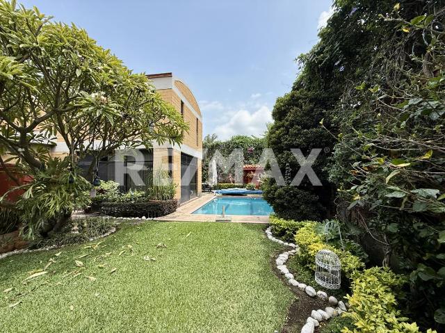 Venta de casa dentro del Fracc. Las Fincas, Jiutepec, Morelos. Clave 5849