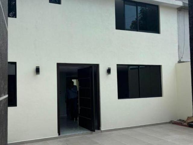 VENTA DE CASA TOTALMENTE REMODELADA EXCELENTE UBICACIÓN JARDINES DE SANTA MÓNICA