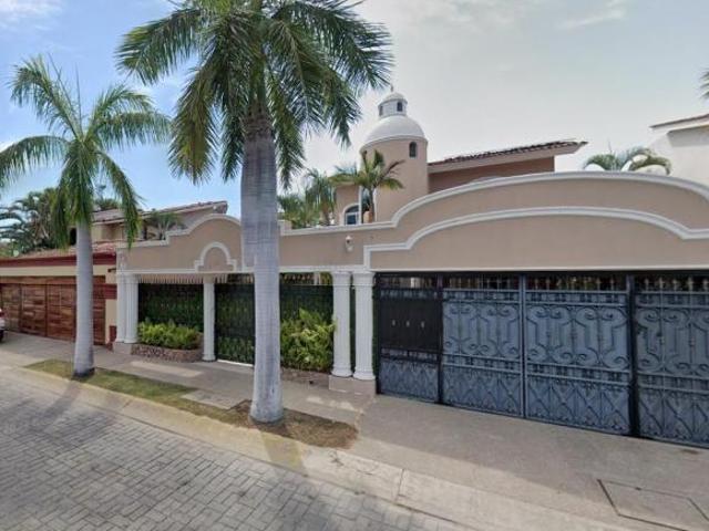VENTA DE CASA EN MARINA VALLARTA PUERTO VALLARTA JALISCO