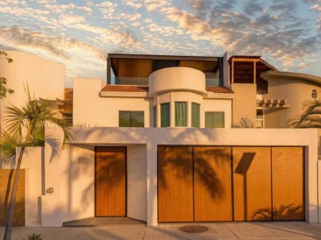 VENTA DE CASA EN MARINA VALLARTA, PUERTO VALLARTA JALISCO