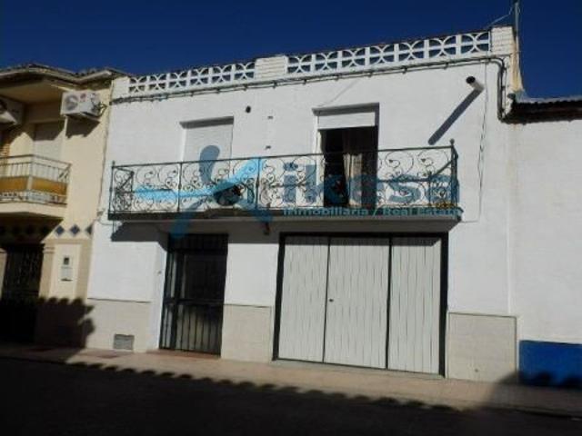 Venta de Casa en Mengíbar, Jaén. Activo inmobiliario Sin Posesión, No Se Puede Visitar