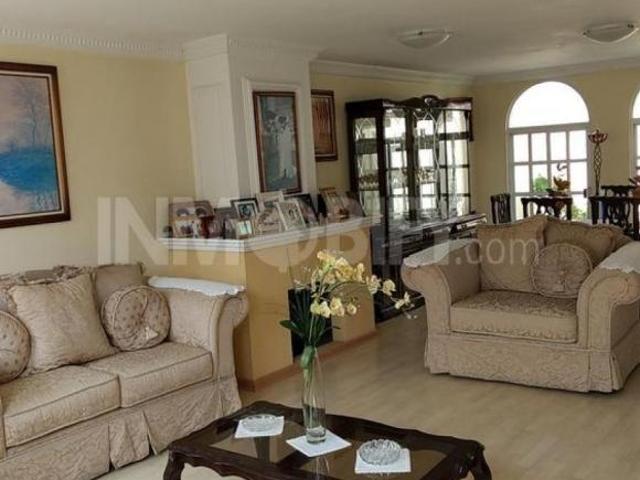 Venta de casa en Metepec, casa de dos niveles ubicada en Privada