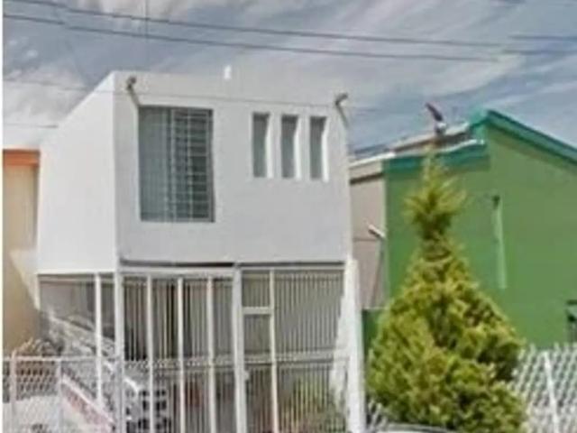 Venta de Casa en Miravalle, Guadalajara: Amplia y Moderna