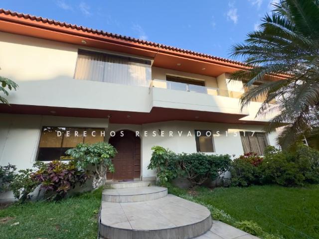 Venta de casa en Monterrico Surco