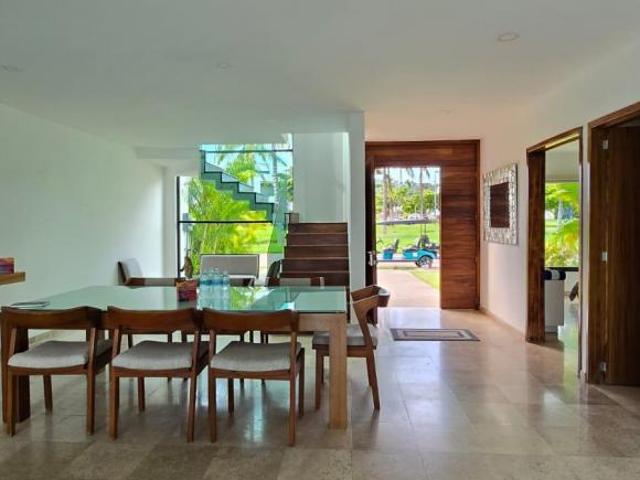 Venta de casa en Nuevo Vallara
